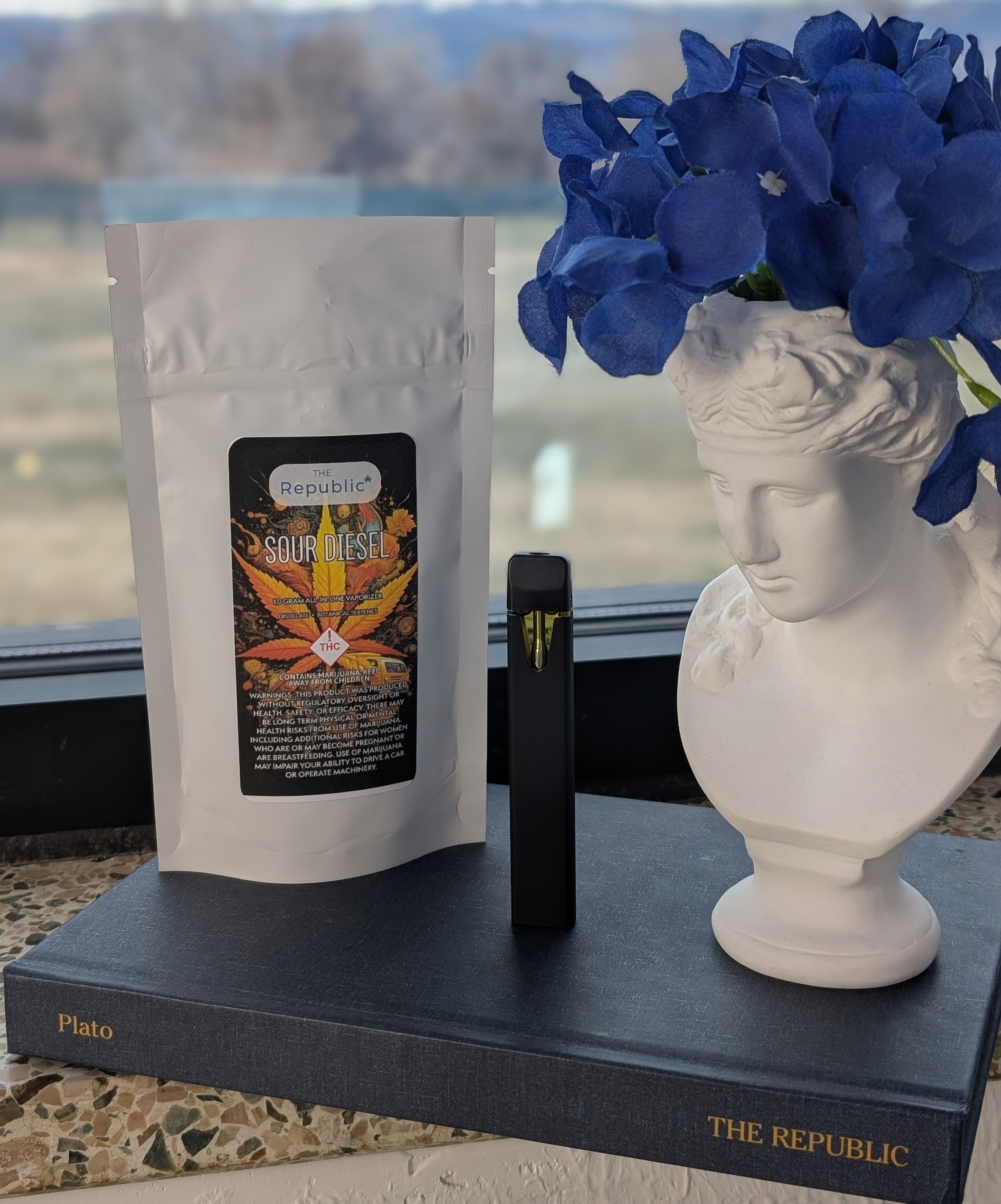 Photograph of product: The Republic Sour Diesel Oui'd - Disposable