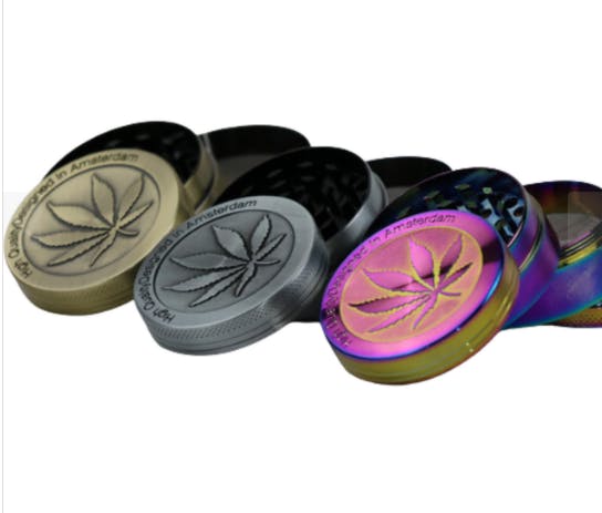 Photograph of product: 075 - 4pc. Oui'd Leaf Alloy Grinder - Retail