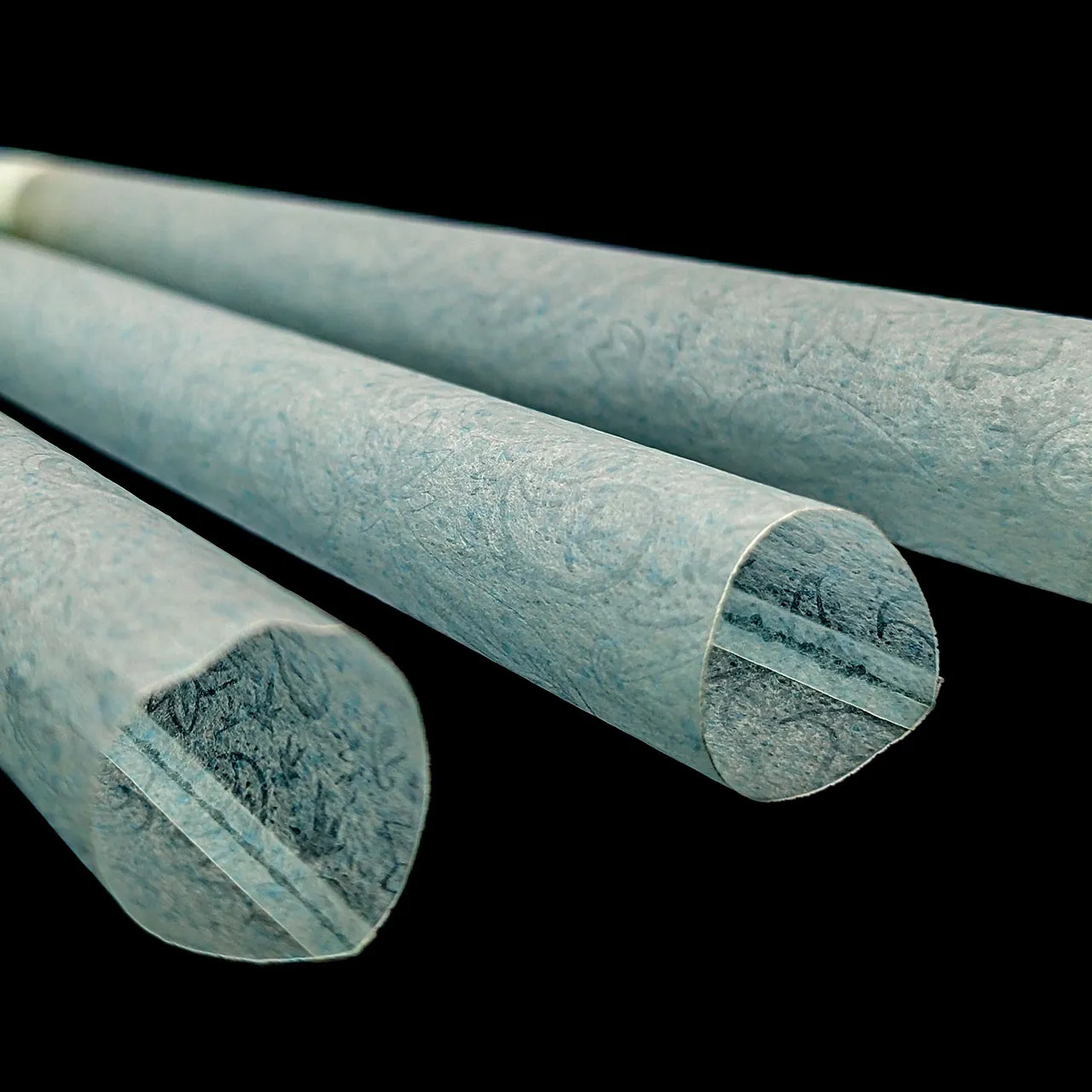 Photograph of product: DOGG LBS | Blue Paisley Pre-Rolled Cones King Size (3pc)