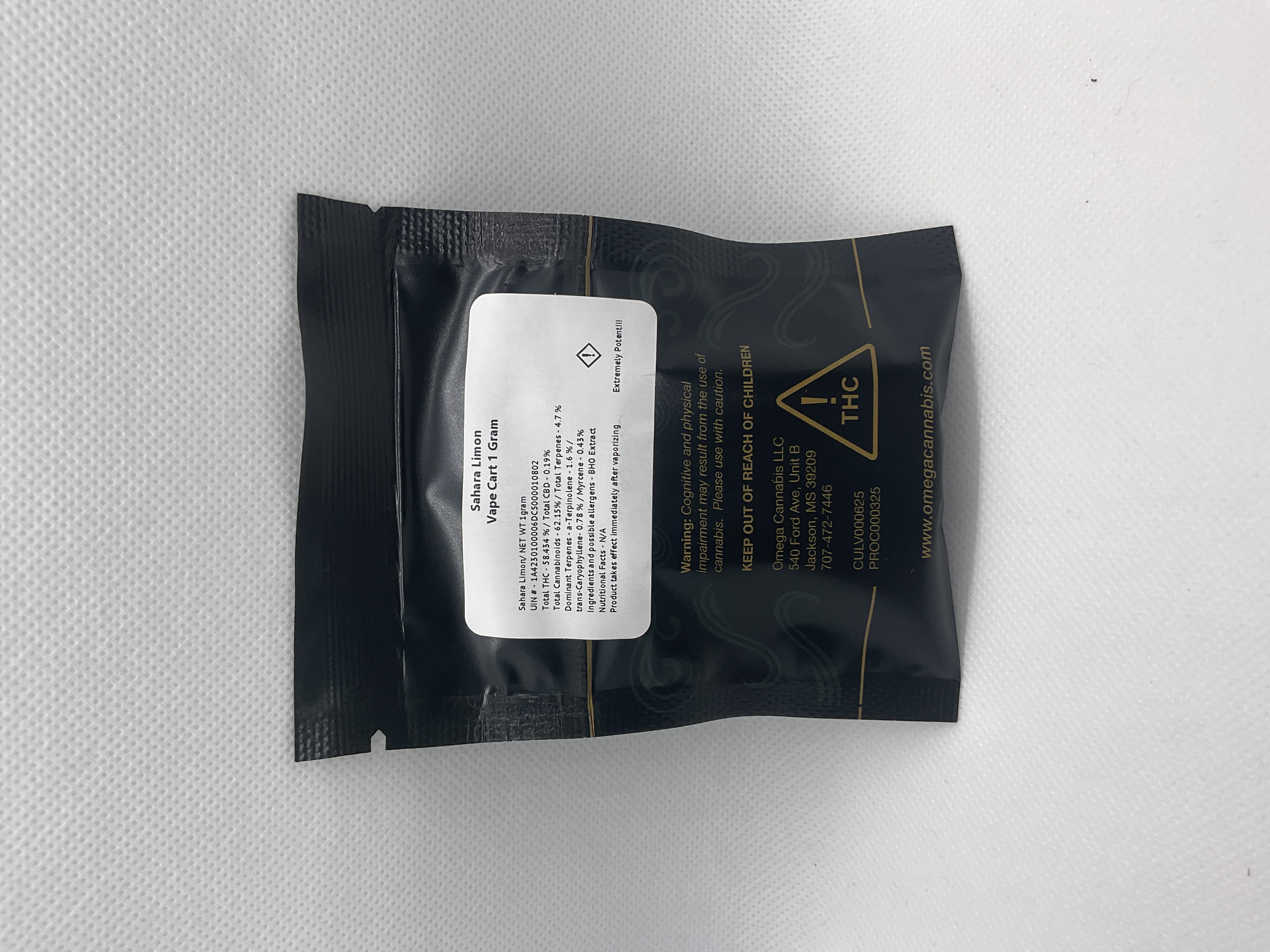 Photograph of product: Black Water | 1g | Sahara Limon | Disposable Vape