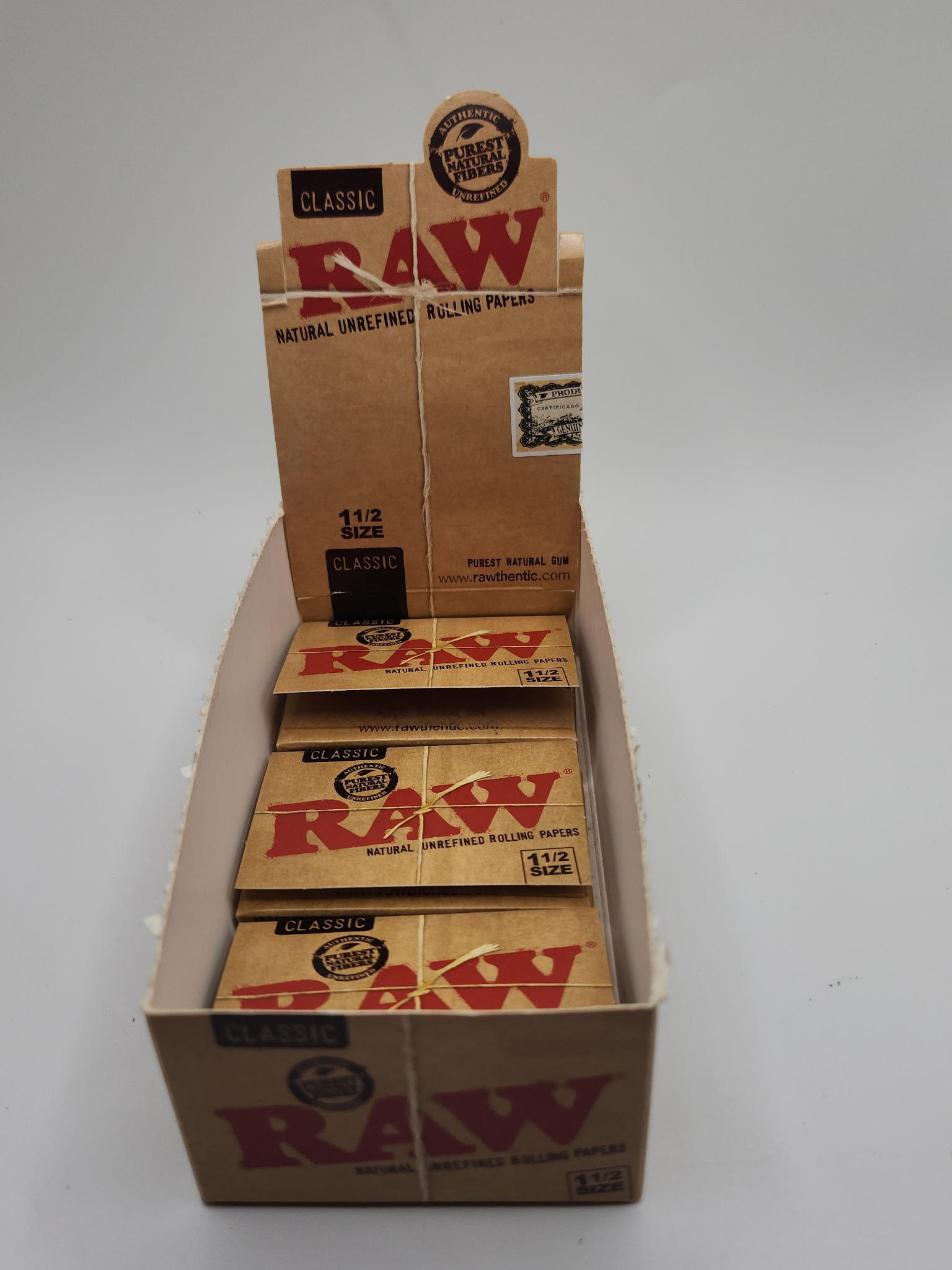 Photograph of product: Raw | Classic - Rolling Papers 1 1/2
