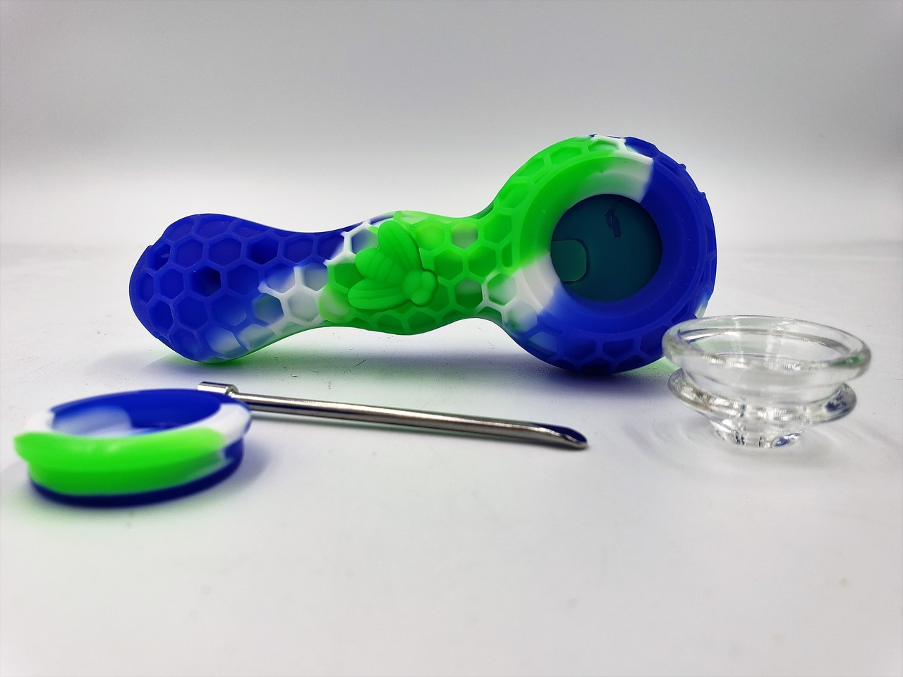 Photograph of product: 4.25" Silicone Hand Pipe with Glass Bowl, Storage, and Dabber