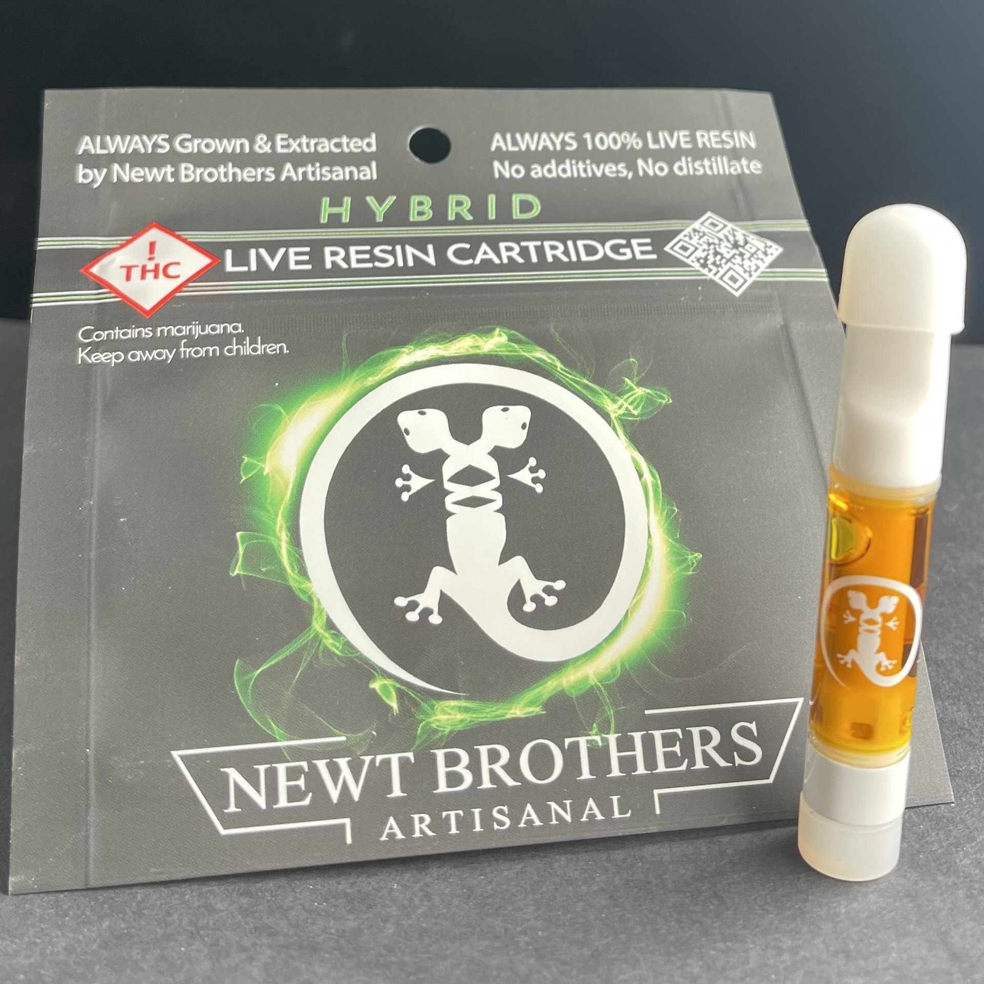 Photograph of product: Alien Fire Fruit (I) - Live Resin Cartridge - Newt Brothers