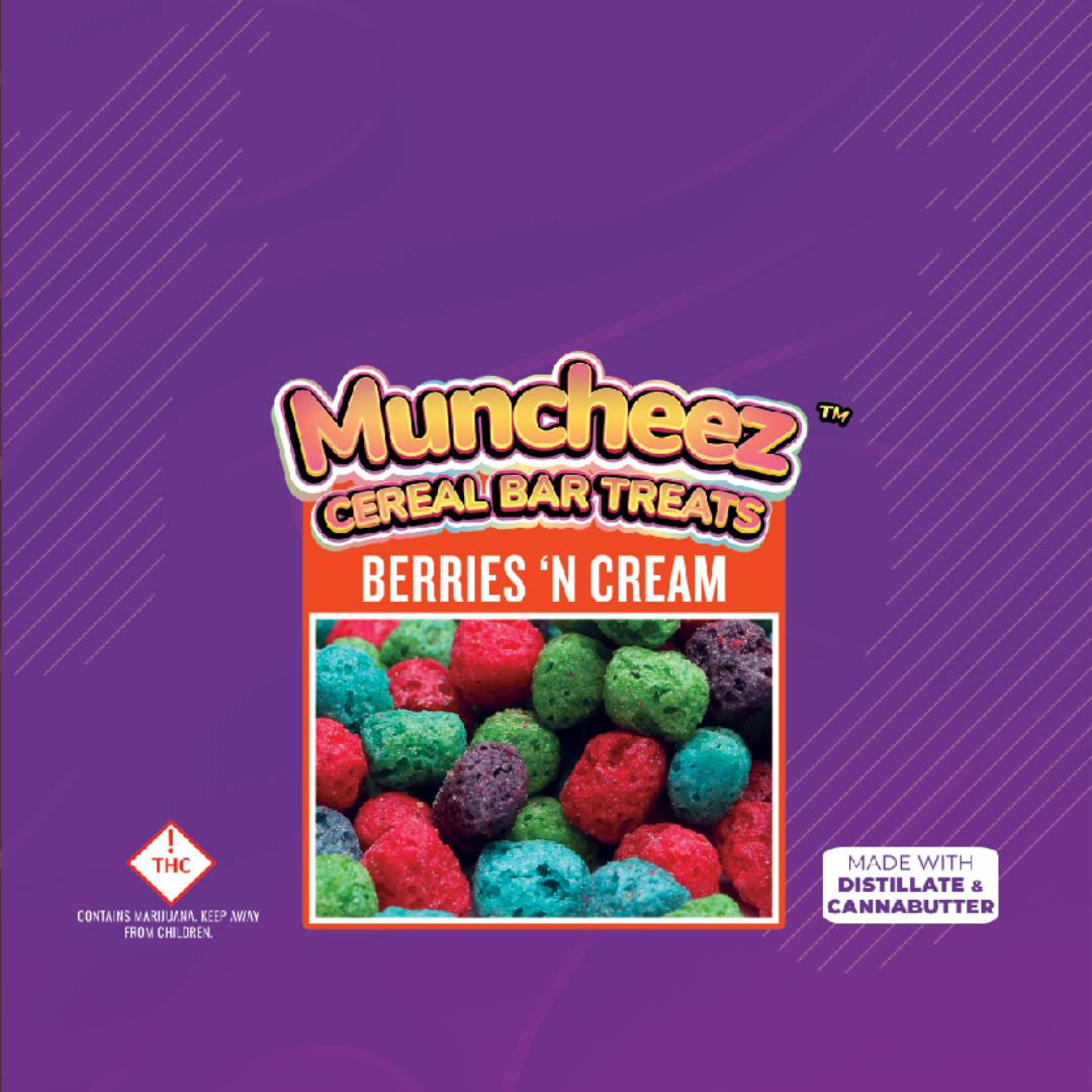 Photograph of product: Muncheez Cereal Bar Treats 250mg - Berries 'n Cream