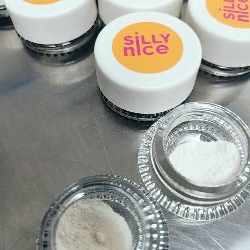 Photograph of product: Silly Nice | TH-oui Diamond Powder
