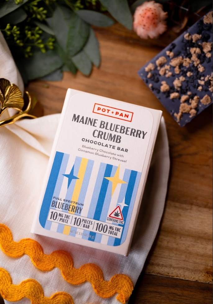 Photograph of product: MAINE BLUEBERRY CRUMB CHOCOLATE BAR | 10 PCS | 10MG