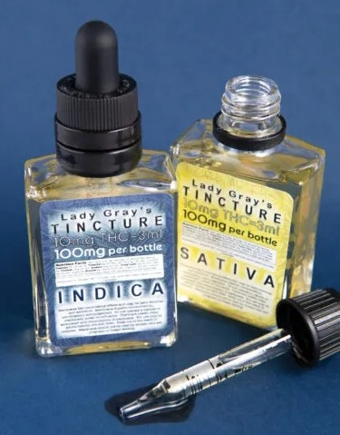 Photograph of product: The Simple Tincture (100mg) Oui'd by Lady Gray