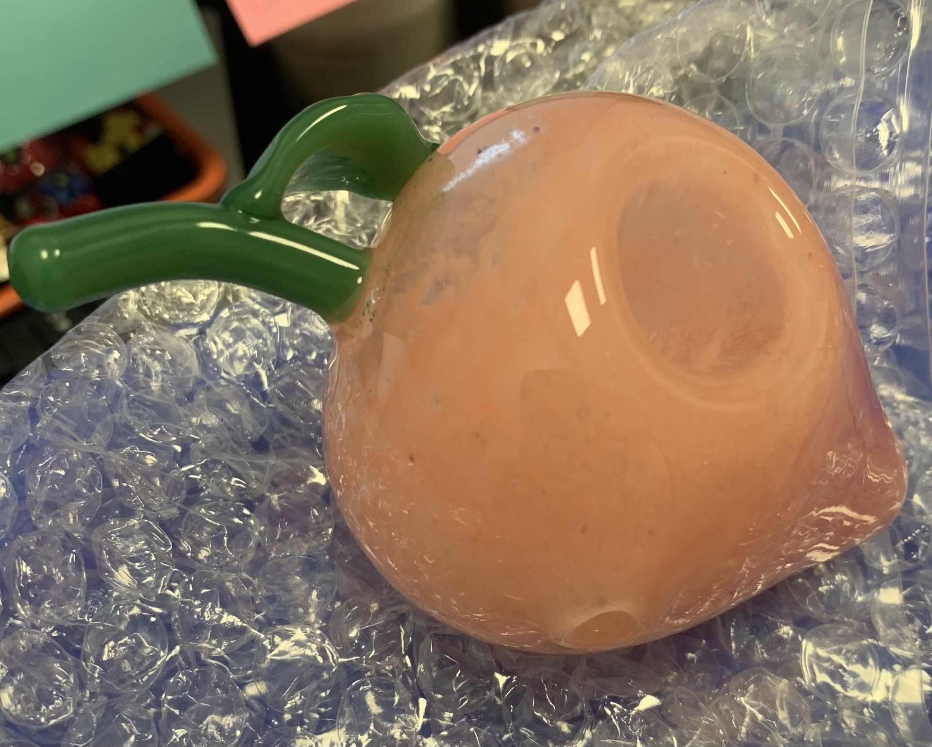 Photograph of product: 4" Peach Novelty Hand Pipe