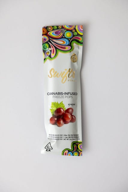 Photograph of product: Swifts Freeze Pops Grape 20mg - 