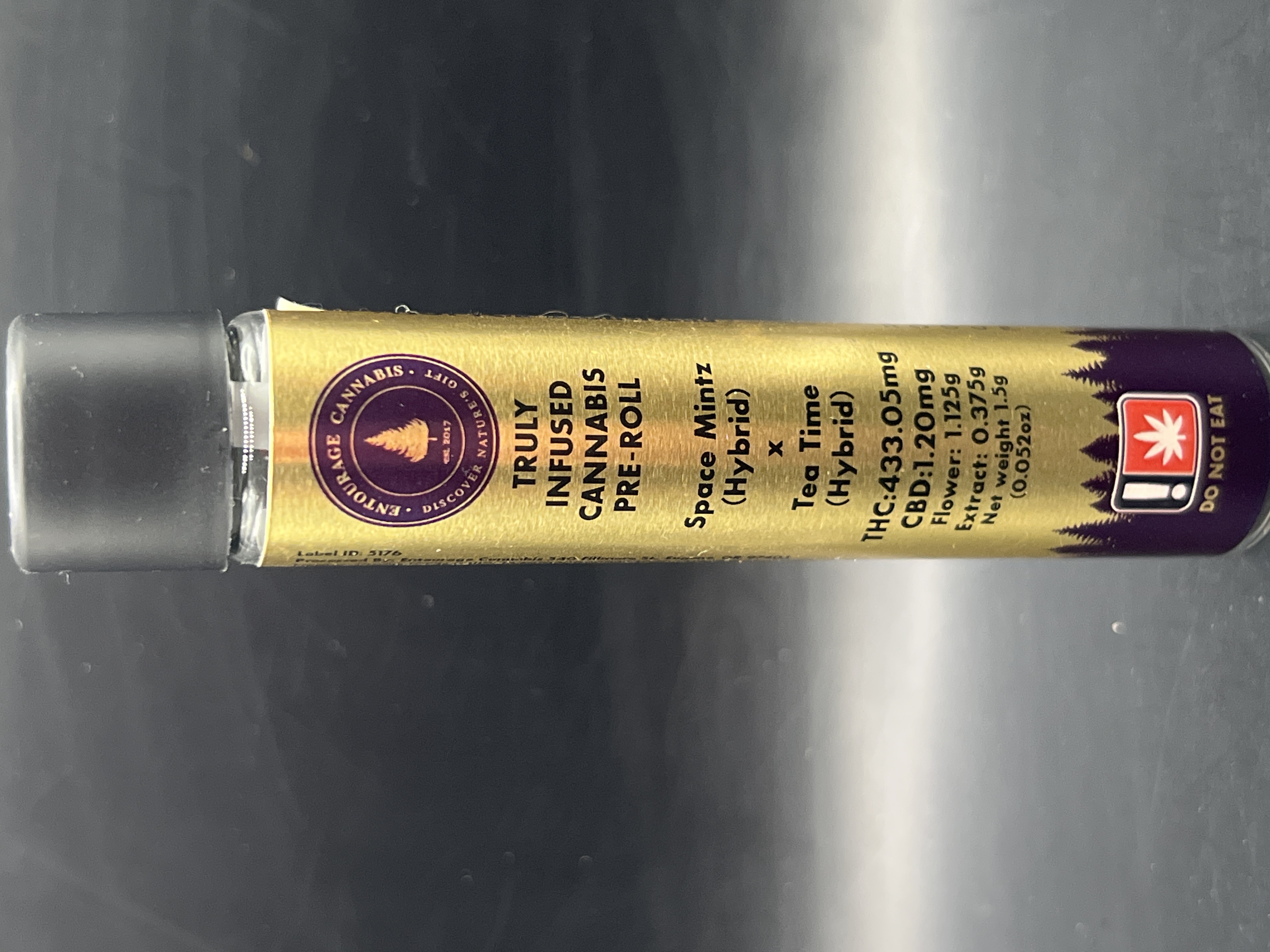 Photograph of product: Entourage Oui'd Space Mintz x Tea Time Infused Pre-Roll