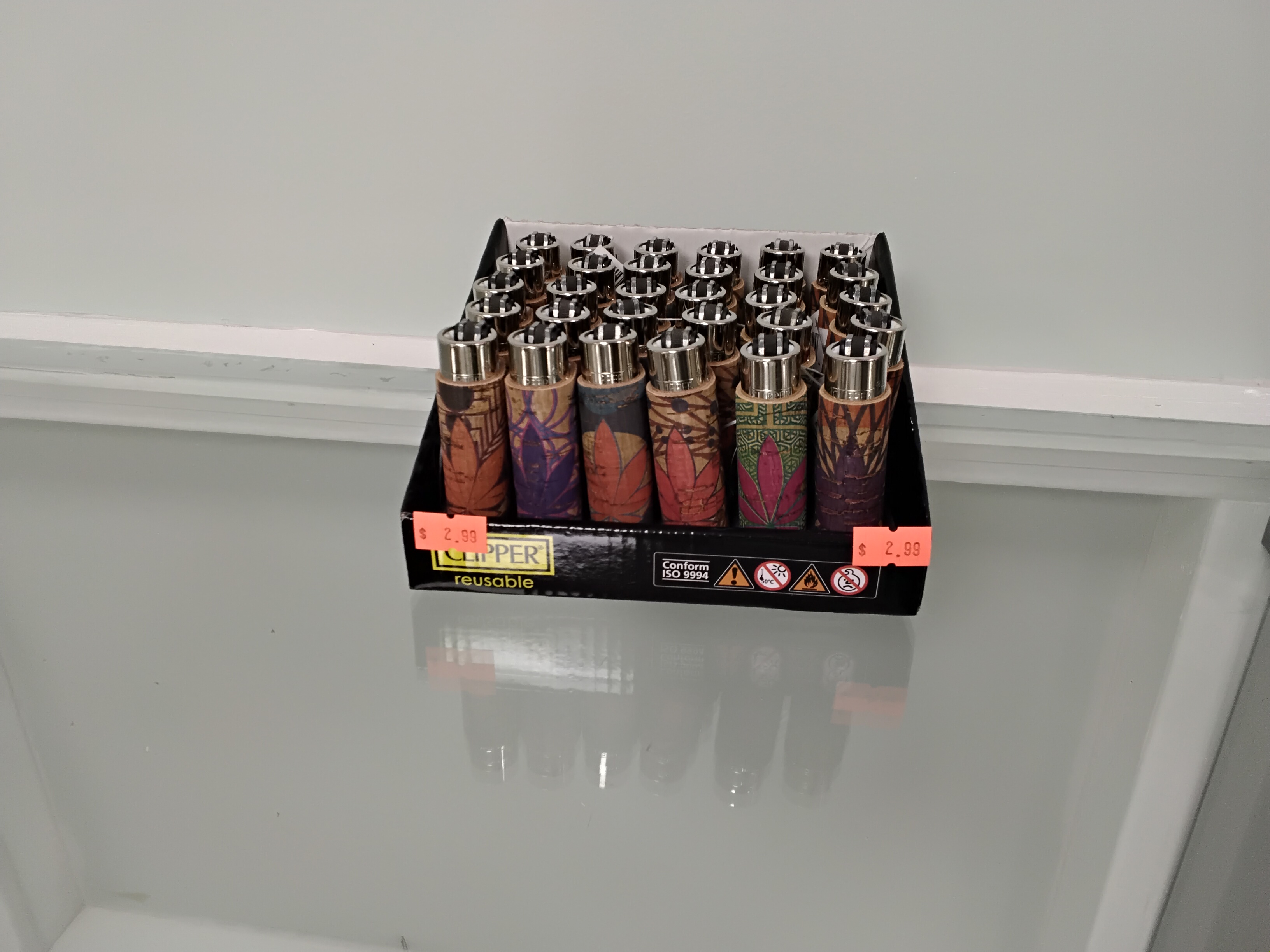 Photograph of product: Clipper Reusable lighter "Oui'd leaf"