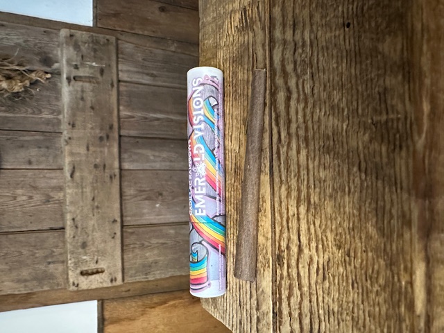 Photograph of product: Emerald Visions Cadillac Rainbows Blunt