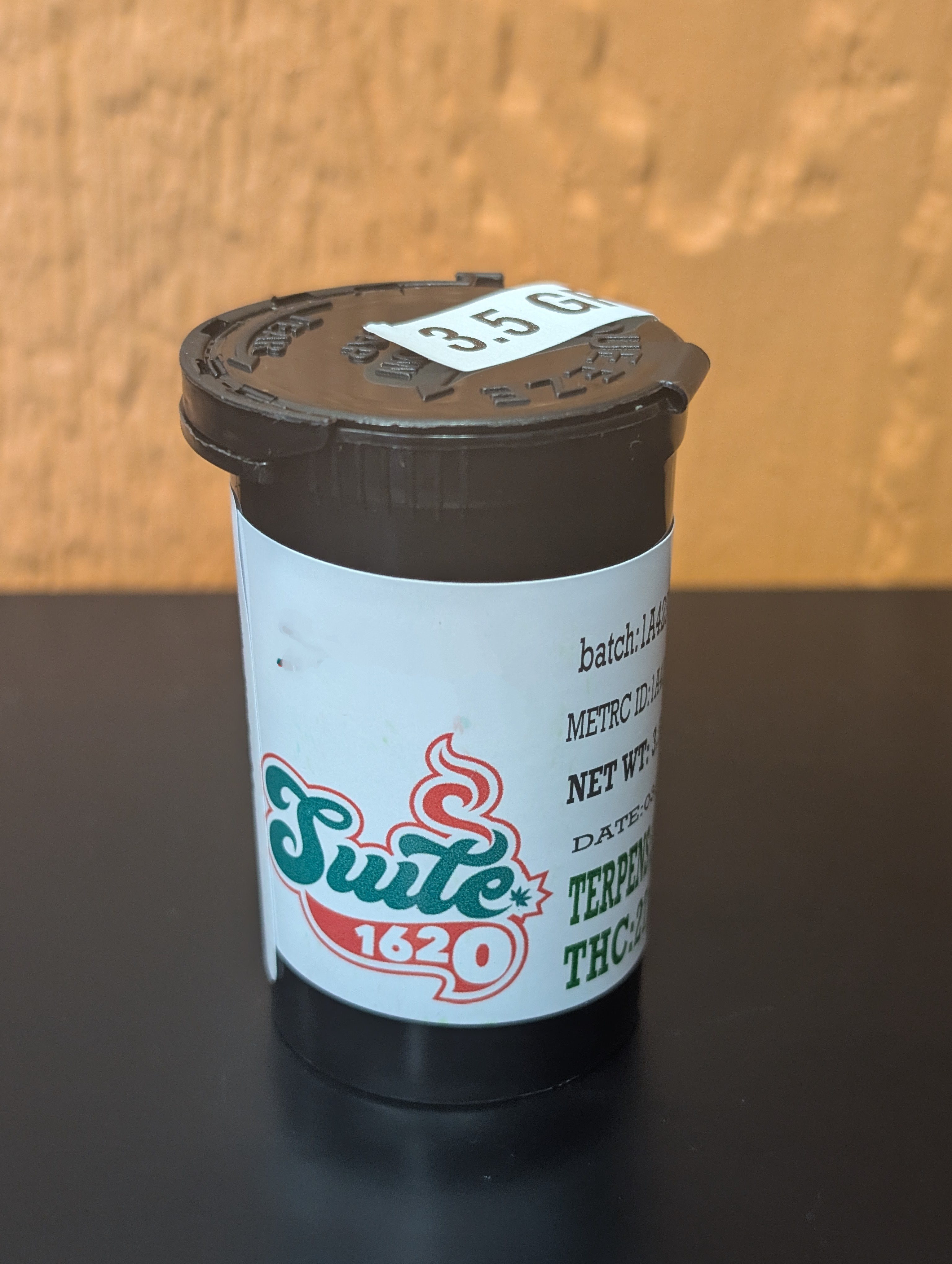 Photograph of product: Suite 1620 | Mac E | 3.5 - 3.5g