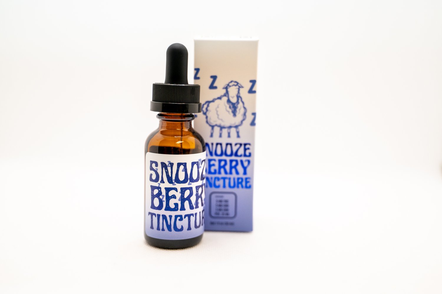 Photograph of product: Highly Rooted | Snoozeberry | Tincture | 600MG TH-oui & CBD & CBN
