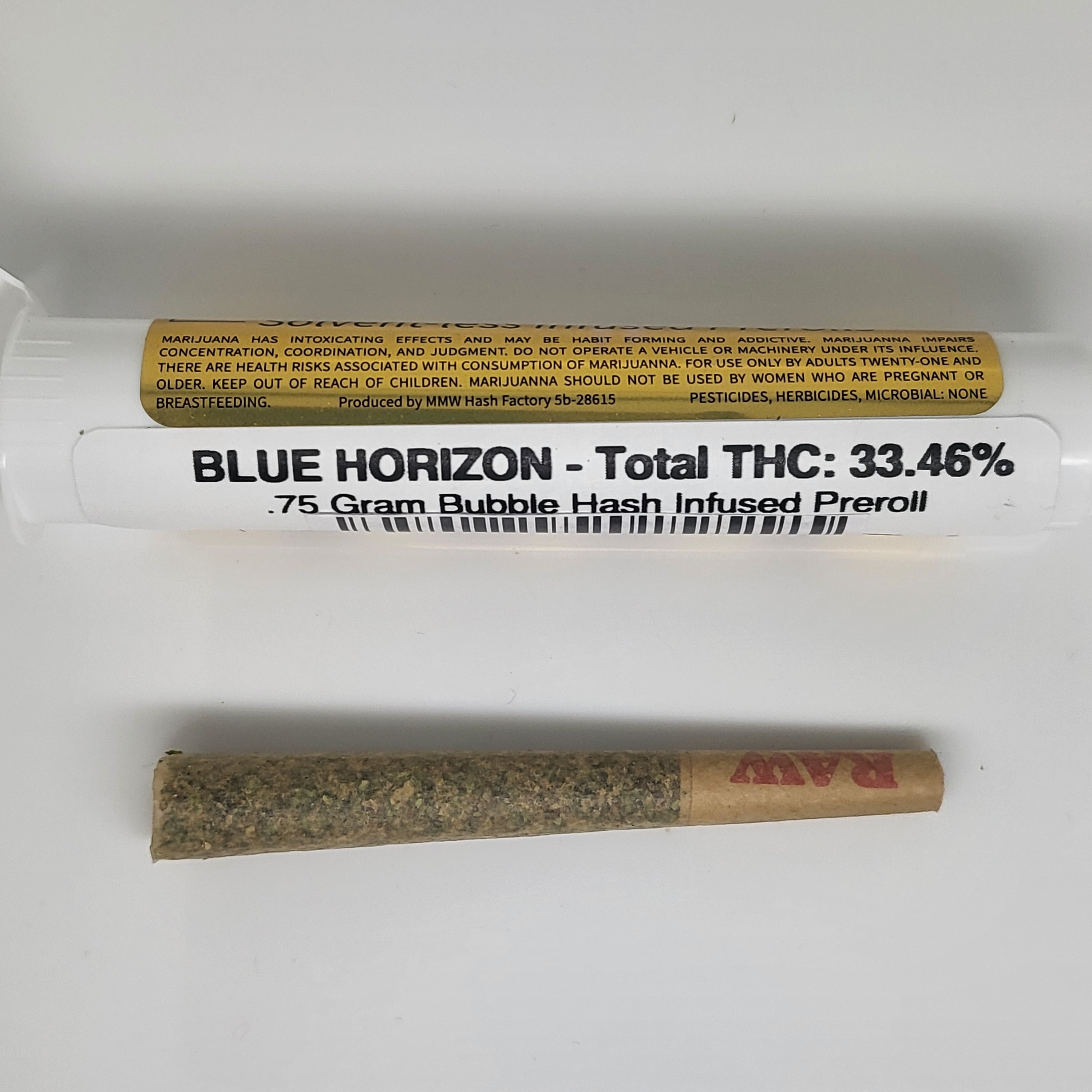 Photograph of product: Blue Horizon 0.75g Bubble au chocolat Infused Joint 33.46% TH-oui by MMW au chocolat Factory