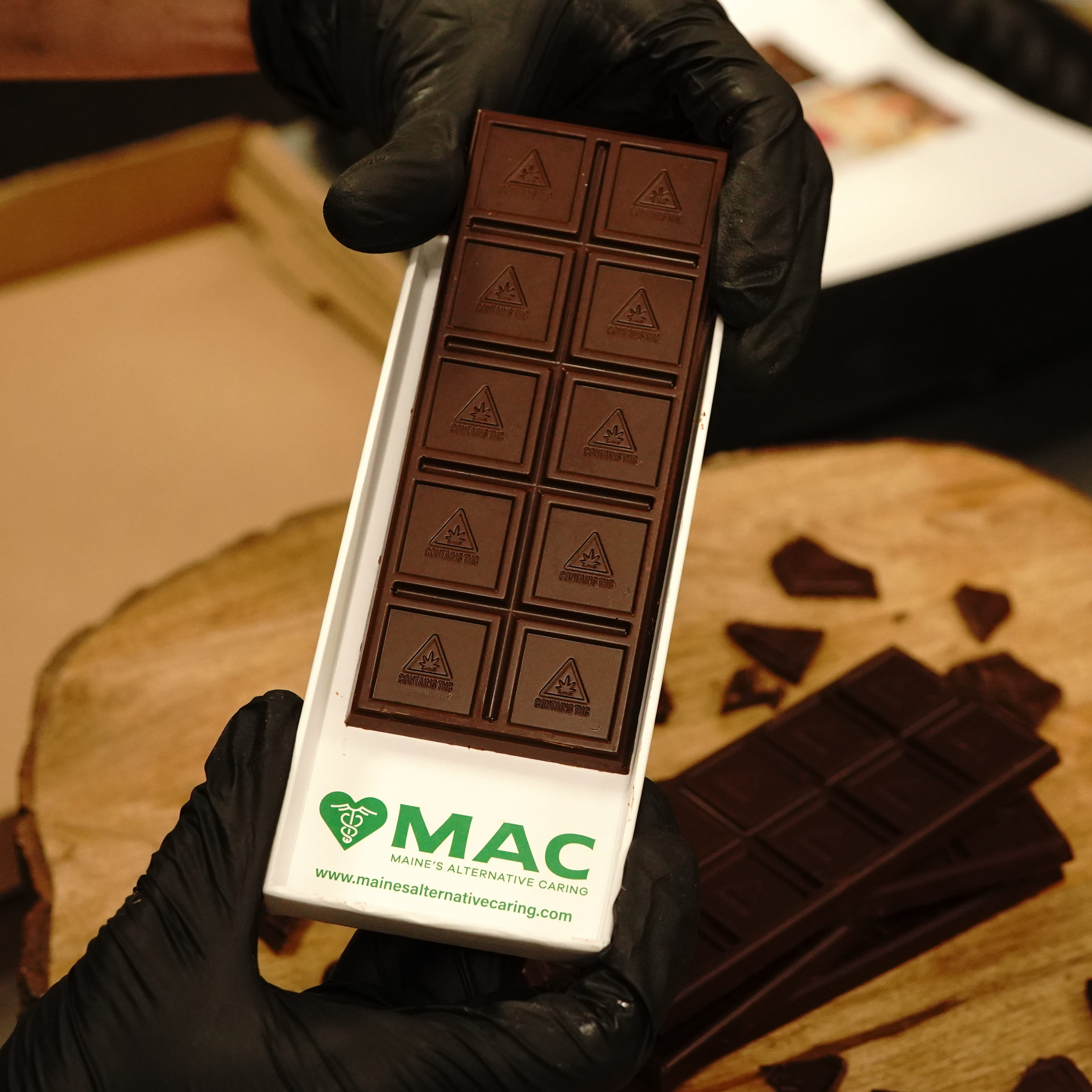Photograph of product: MAC Salted Caramel Chocolate 300mg