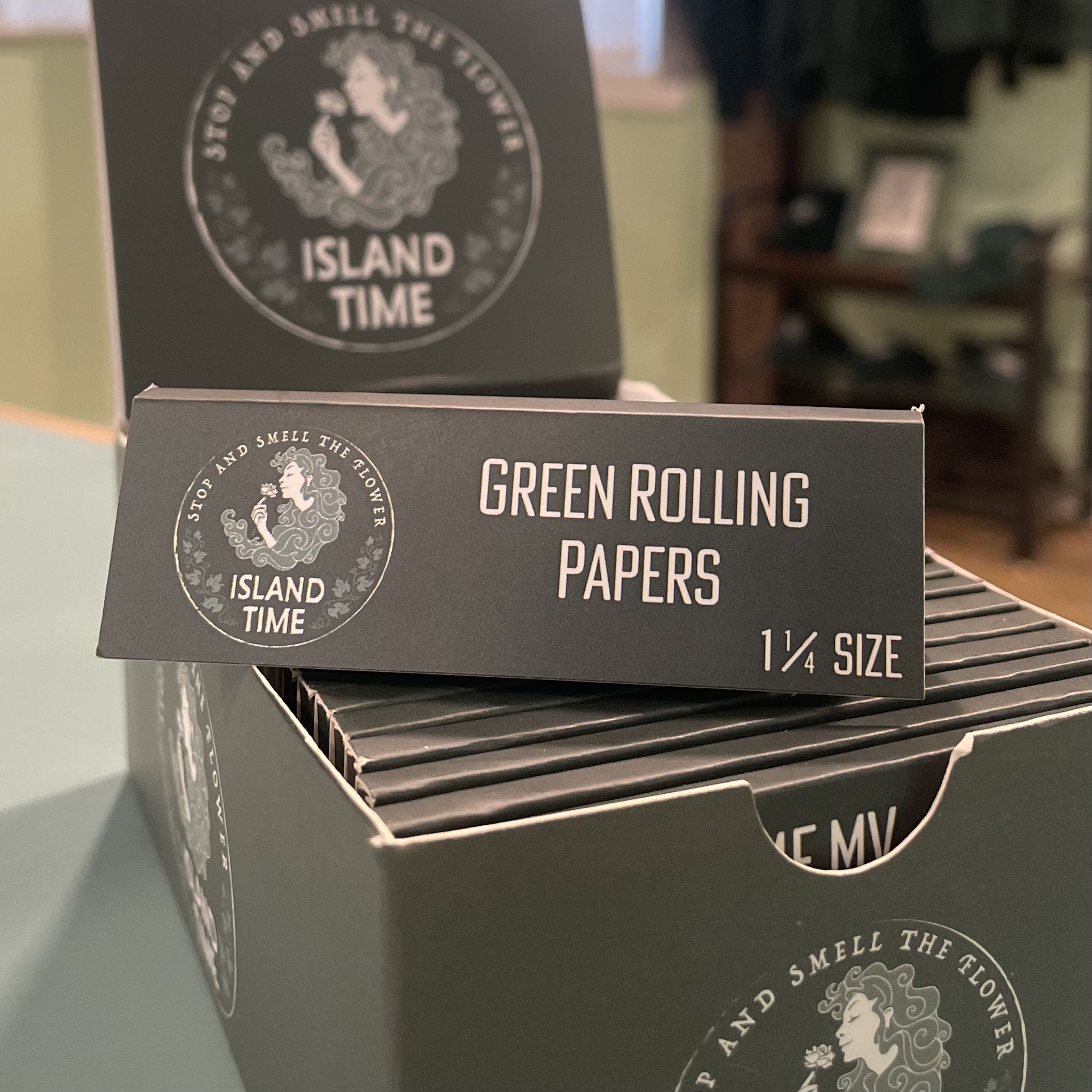 Photograph of product: Green Island Time MV 1 1/4 Rolling Papers