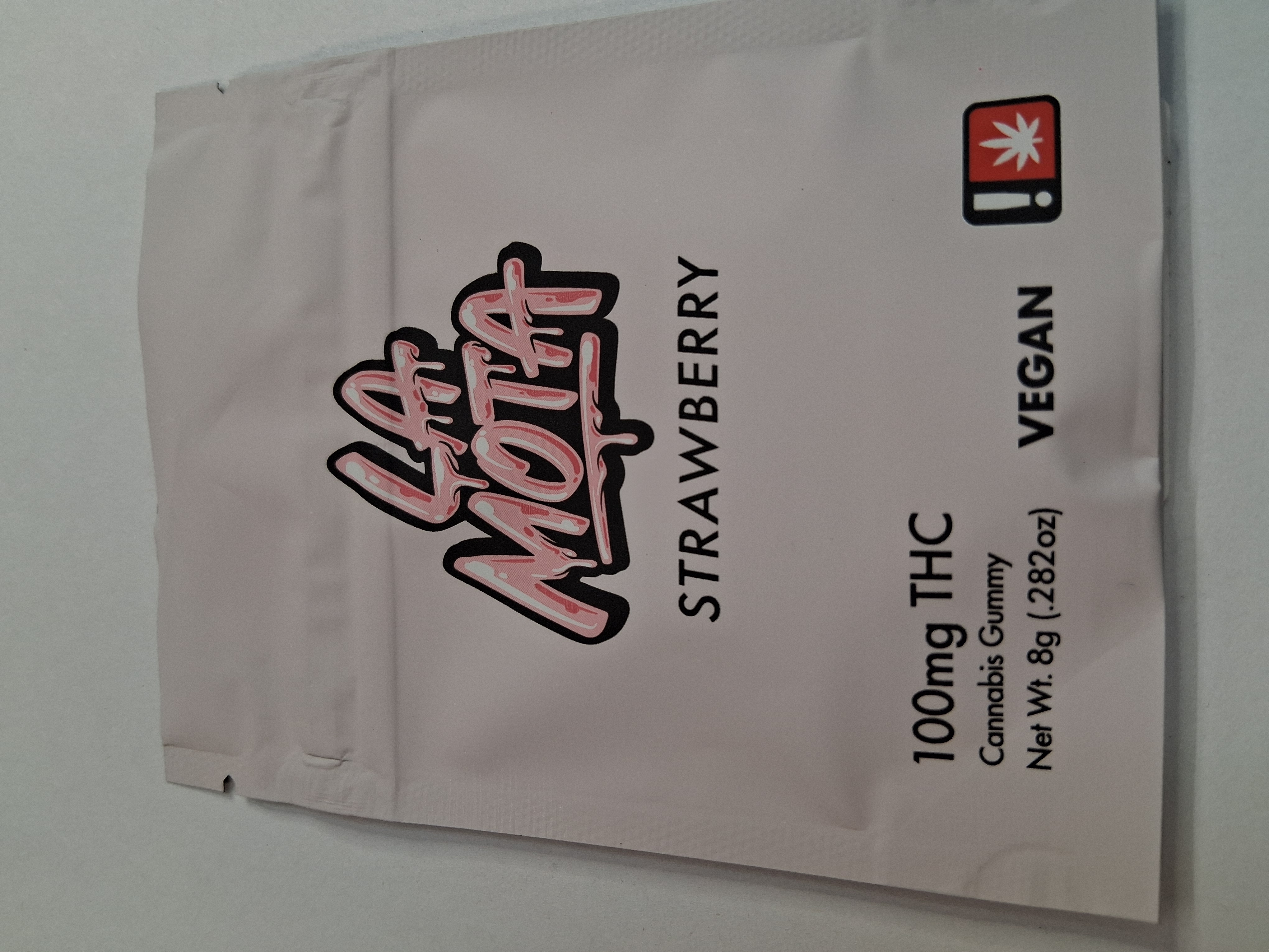 Photograph of product: Strawberry 100mg Gummy- La Mota