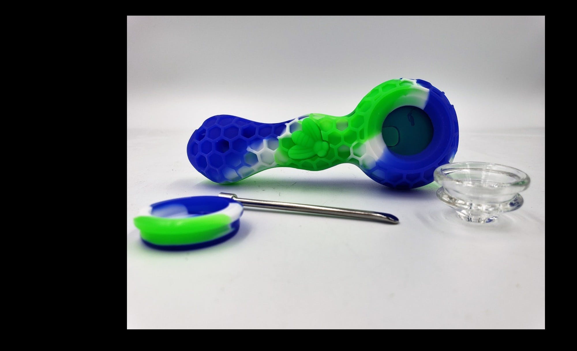 Photograph of product: $10 Silicone Honeycomb Hand Pipe with Glass Bowl and Dabber