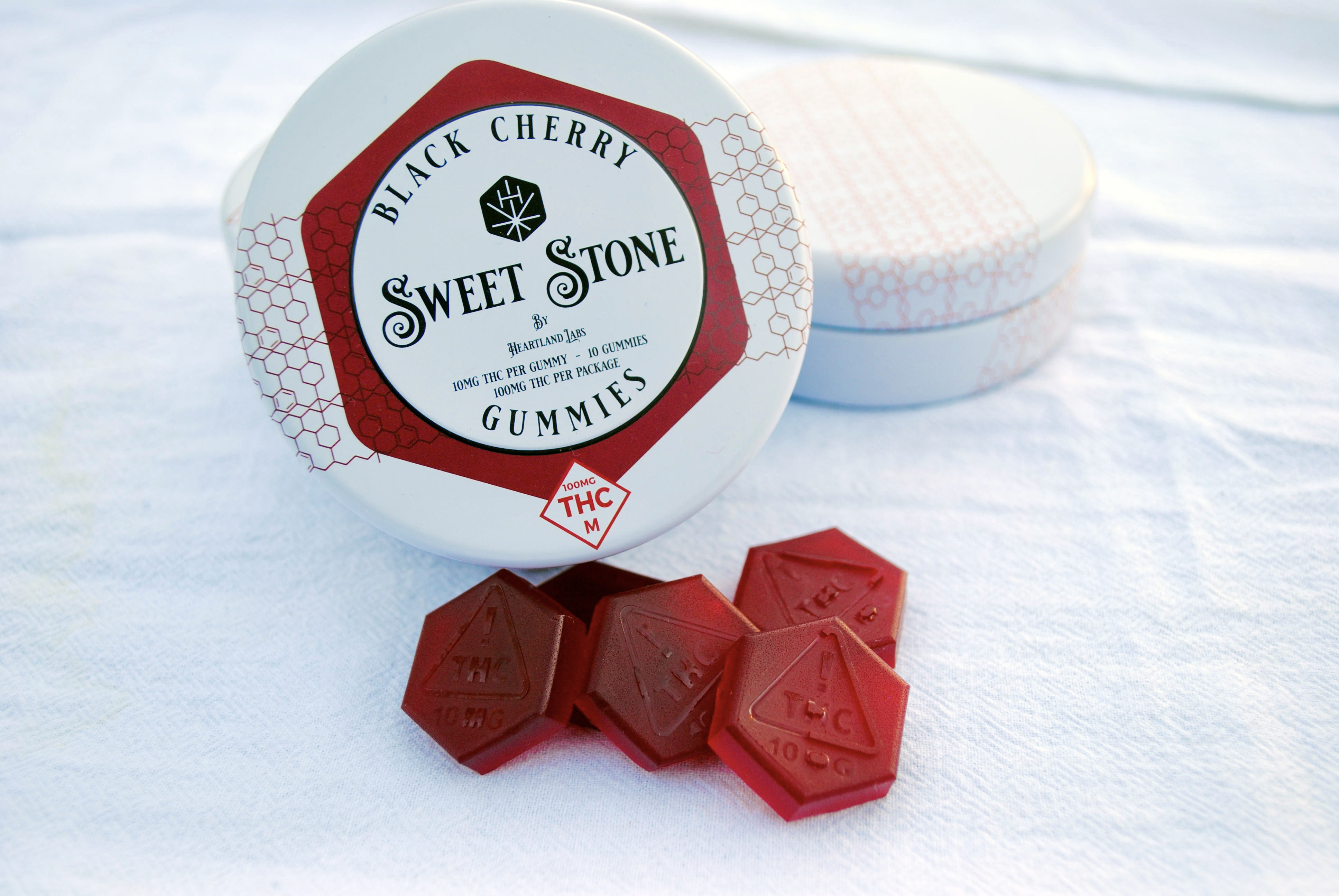 Photograph of product: Black Cherry Gummies - 100mg Oui'd