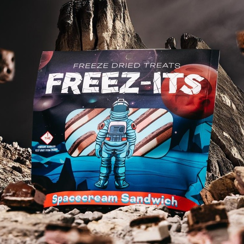 Photograph of product: FREEZE-ITS Spacecream Sandwich