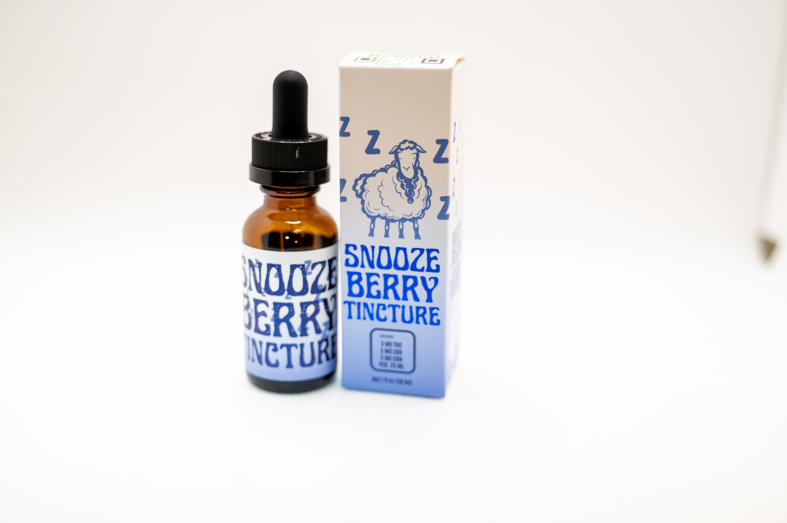 Photograph of Product: Highly Rooted - 600mg Tincture - Snoozeberry