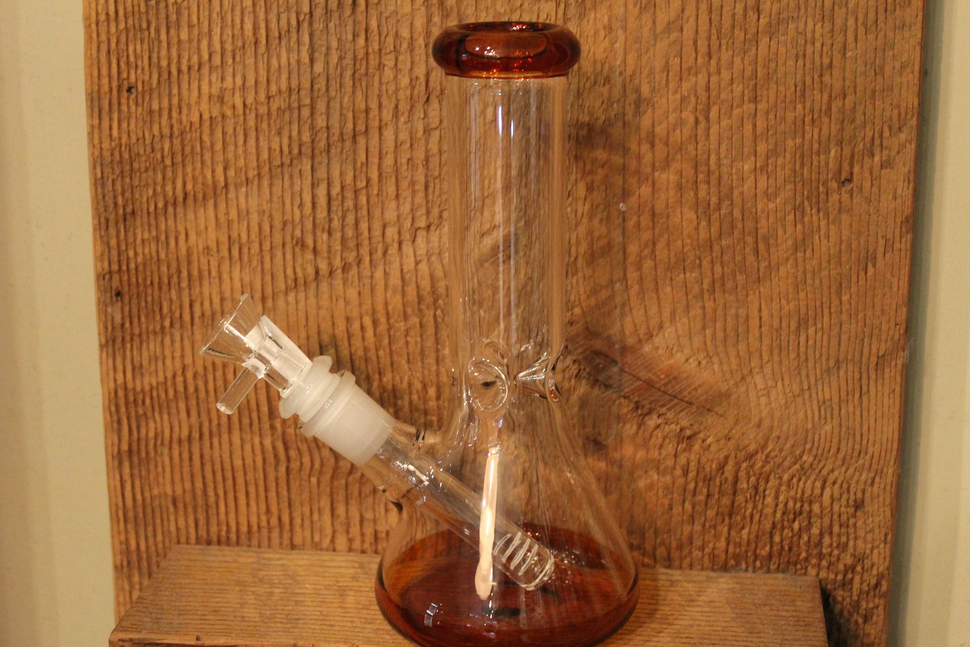 Photograph of product: Glass - 8" Colored Bottom Beaker Water Bong
