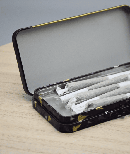 Photograph of product: Entourage Oui'd - RED VELVET x ICE CREAM CAKE - Infused Preroll Pack - (3.75g) - I