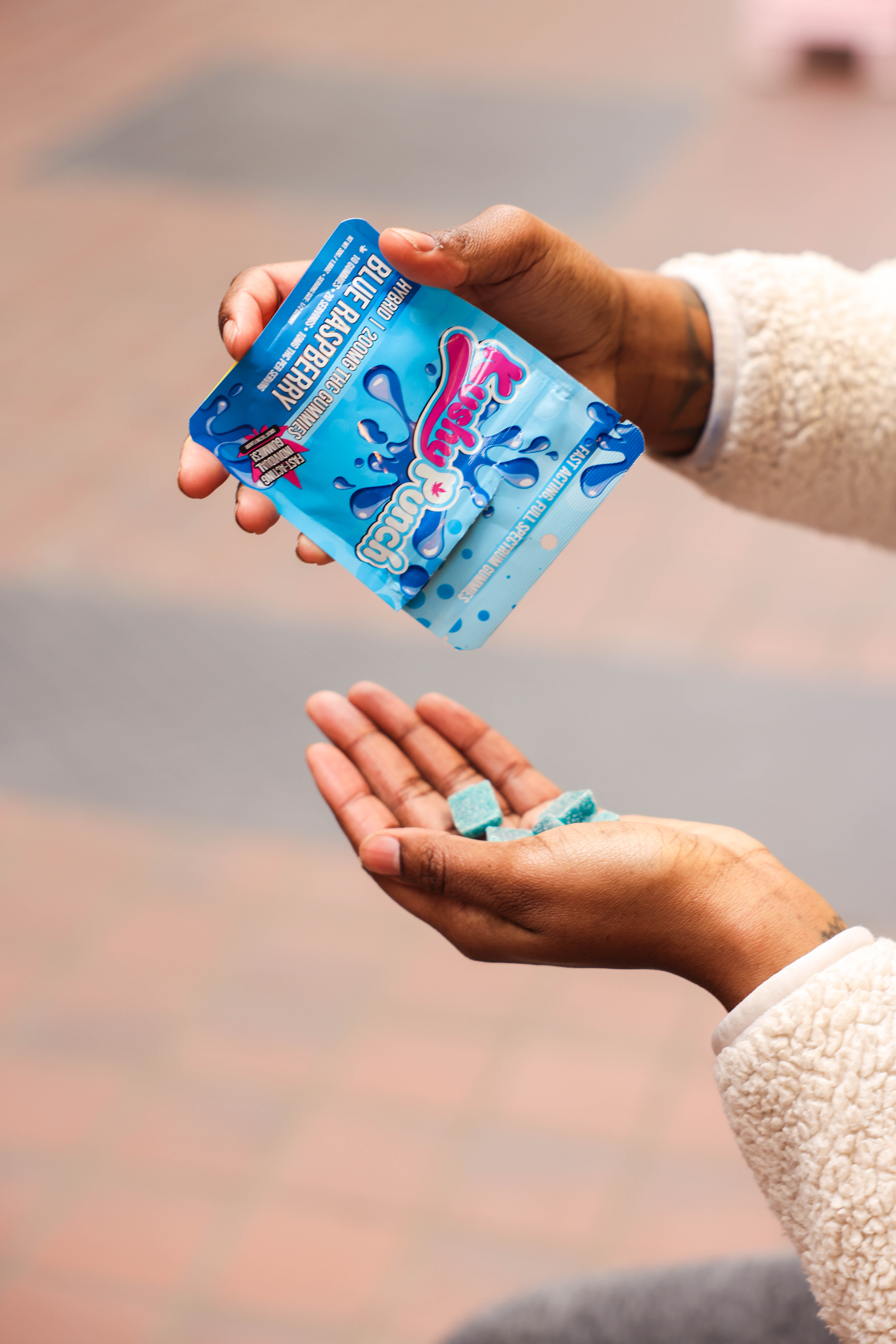 Photograph of product: KUSHY PUNCH | Edible | Gummies | Blueberry | 200mg