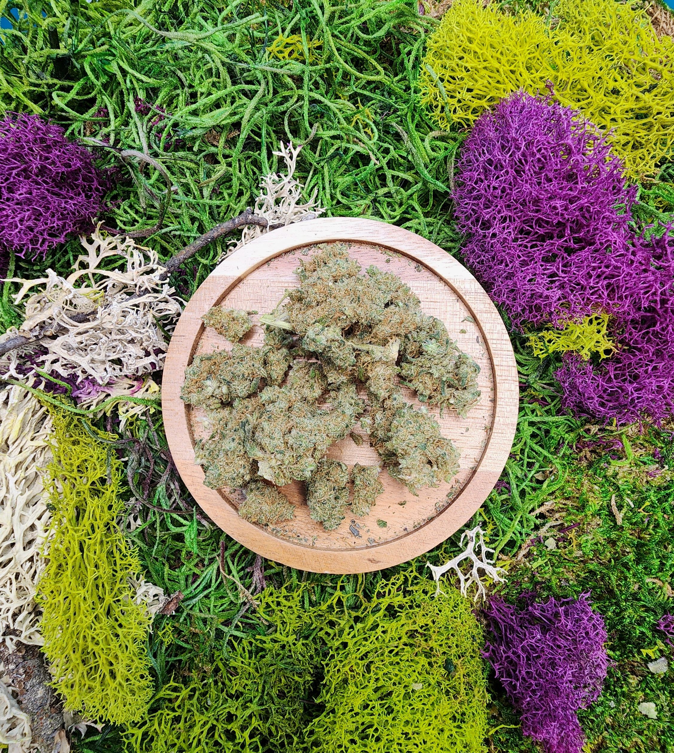 Photograph of product: 3.5G NIGHT FEVER EIGHTH SPECIAL TH-oui/CBD 1:1