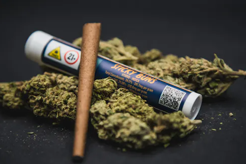 Photograph of product: Breakfast Connections | 1g Blunt | Sticky Buns
