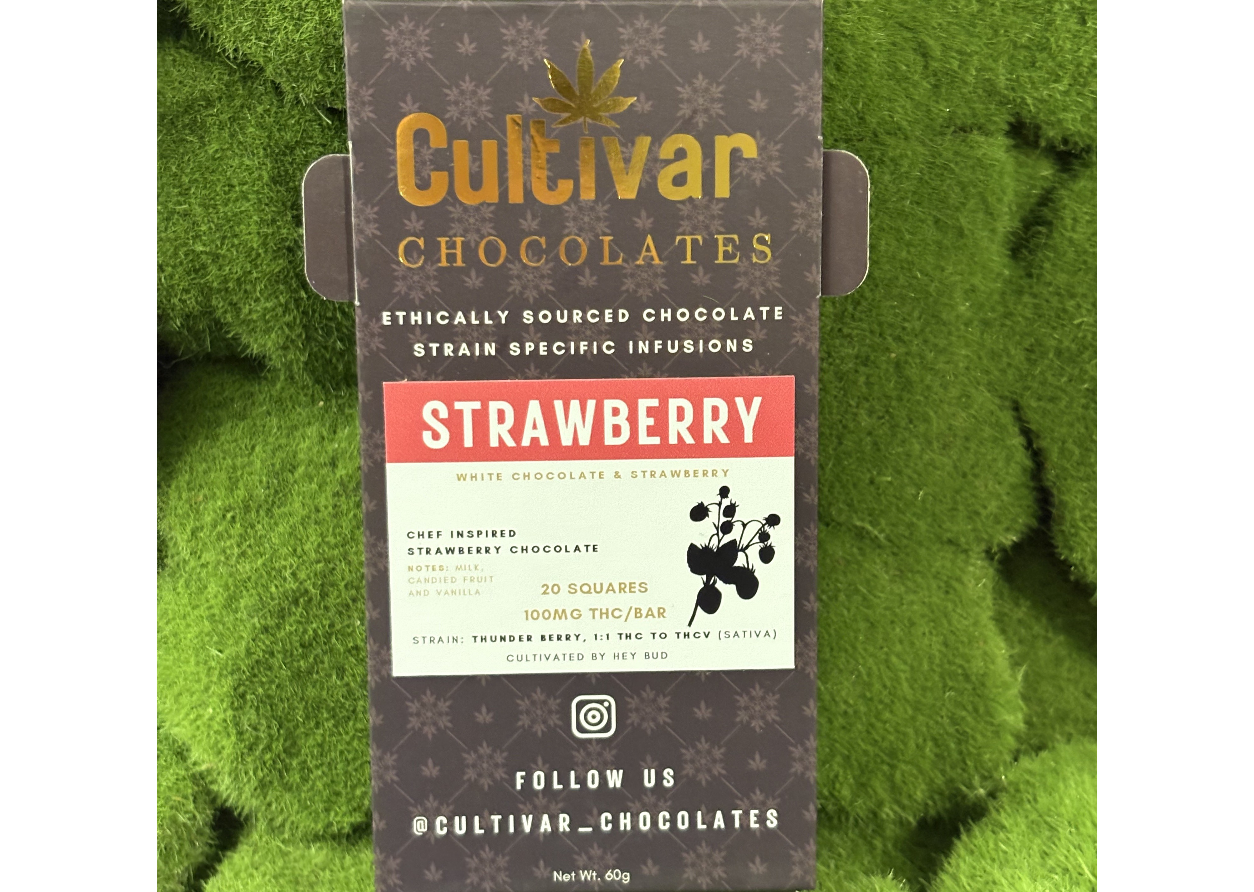 Photograph of product: 100mg Edible Pack | Strawberry Fields Bar | Cultivar Chocolates