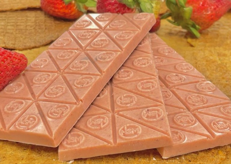 Photograph of product: Natural State Strawberry Buttermilk White Chocolate 200mg