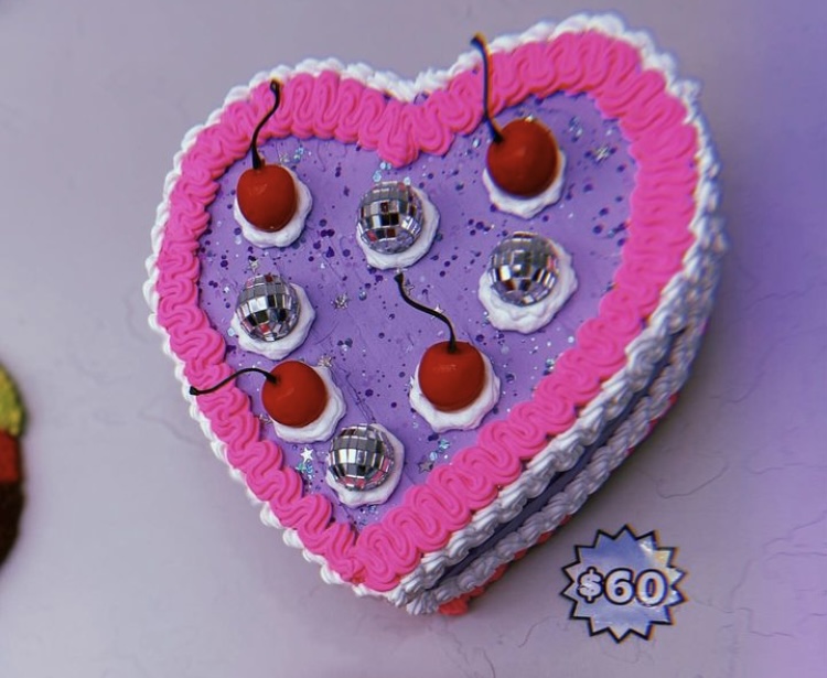 Photograph of product: Large Handmade Fake Vintage Cake