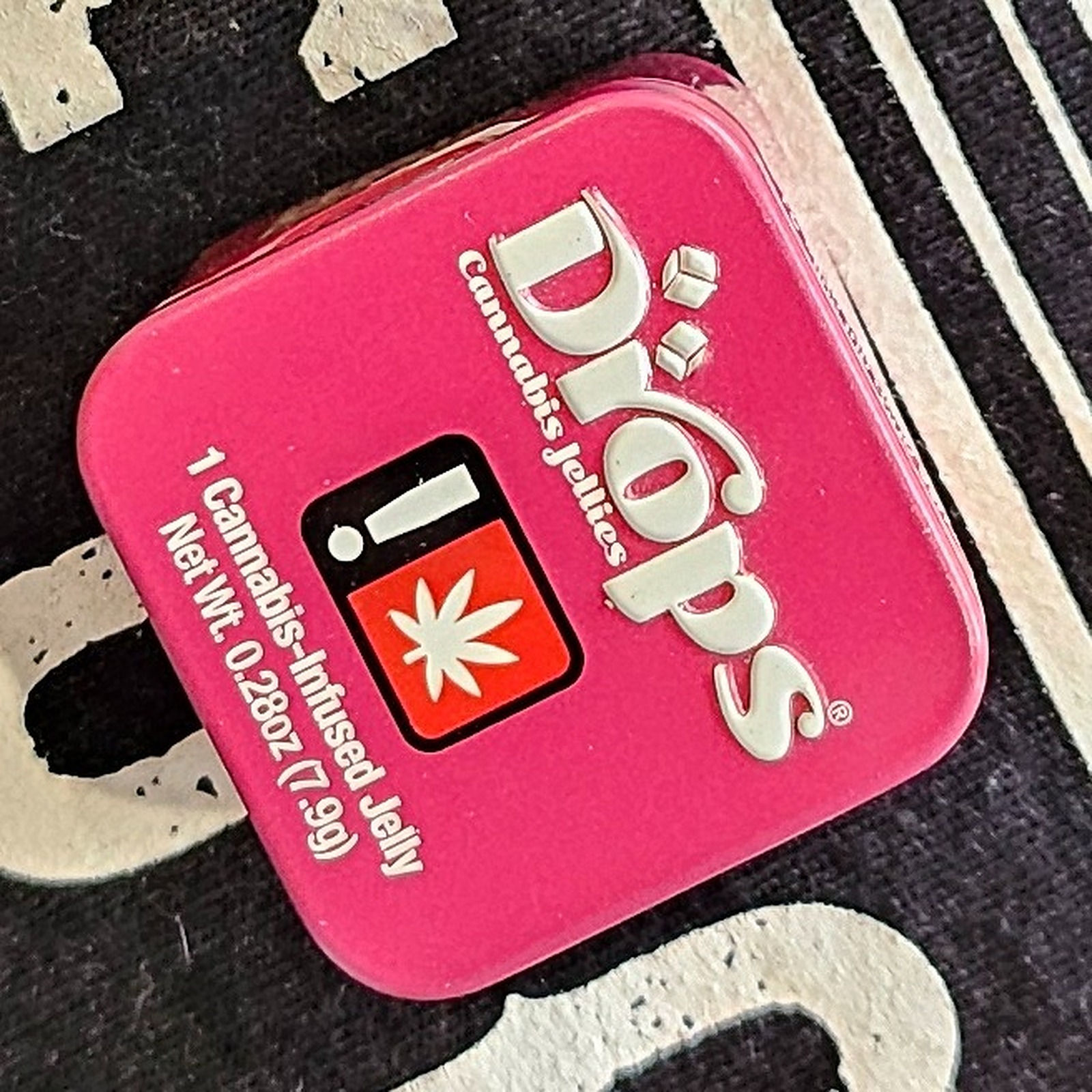 Photograph of product: Drops 100mg 1:2 Gummy -  Raspberry Oui'd