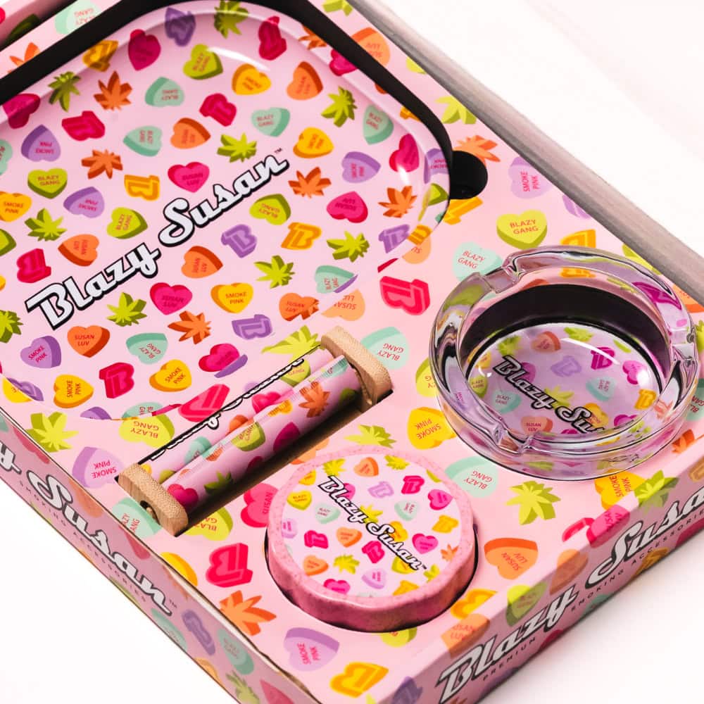 Photograph of product: Blazy Smoker's Kit | Candy Pink