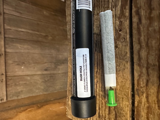 Photograph of product: Green Mountain Kana au chocolat Hole Glass Tip Infused Pre-Roll