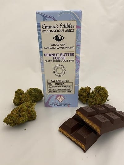 Photograph of product: Emma's Edible's Peanut Butter Fudge Filled Chocolate Bar 100mg (Oui'd)