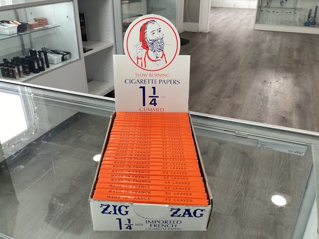 Photograph of product: Zig Zag rolling papers - 