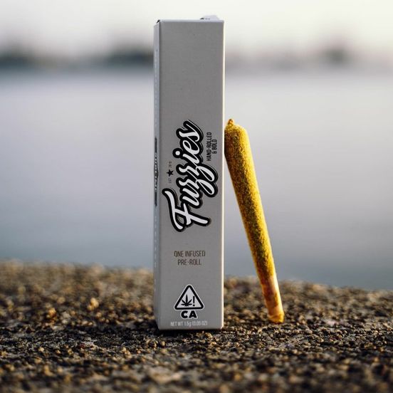 Photograph of product: D. Fuzzies King 1.5g au chocolat Infused Preroll - Ak-47 (H) - 