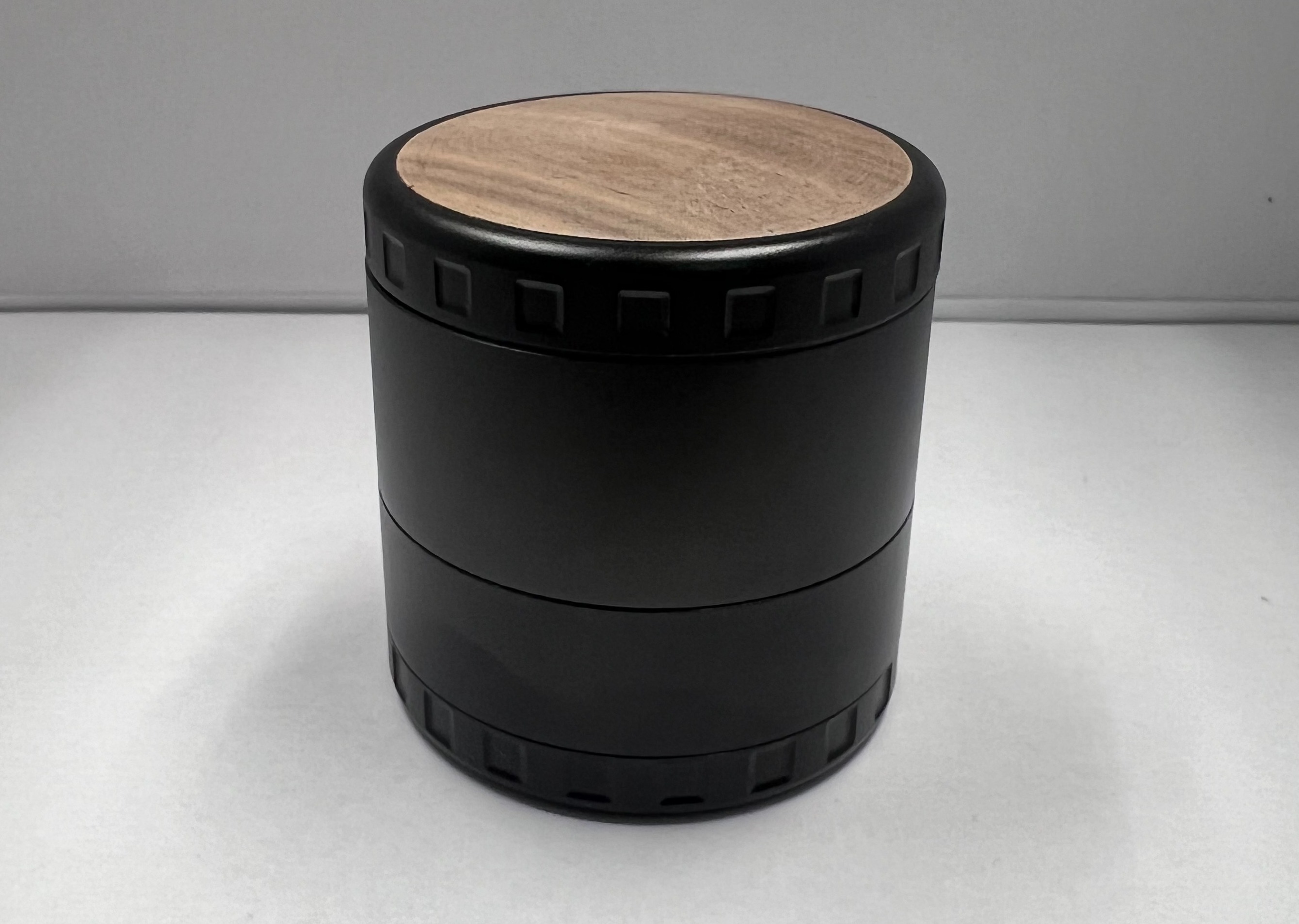 Photograph of product: 3pc Wooden Grinder