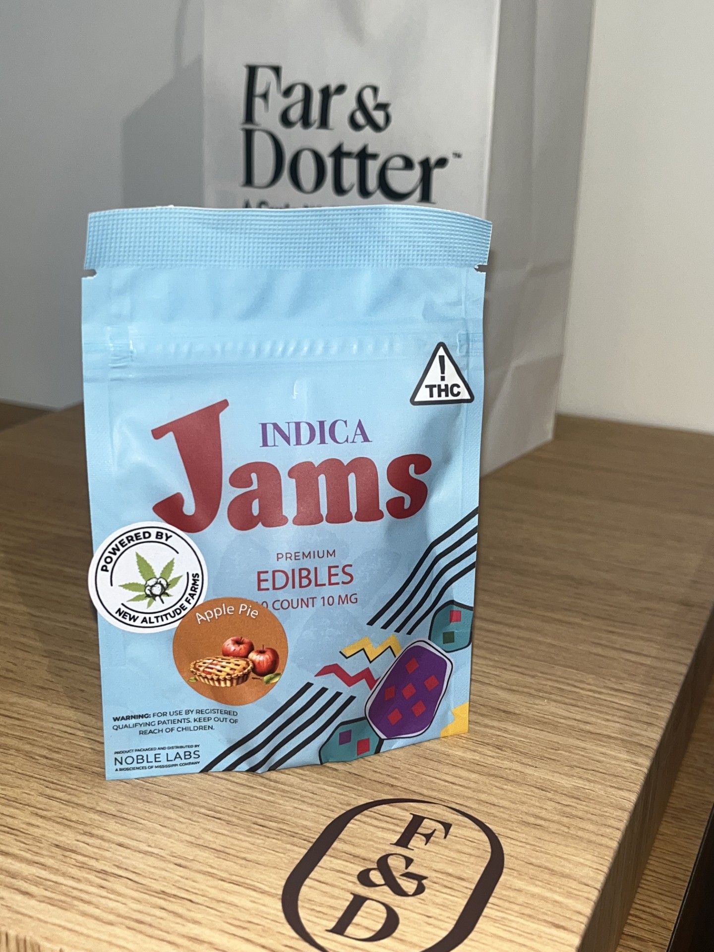 Photograph of product: JAMS - Apple Pie Oui'd Gummies (100mg)
