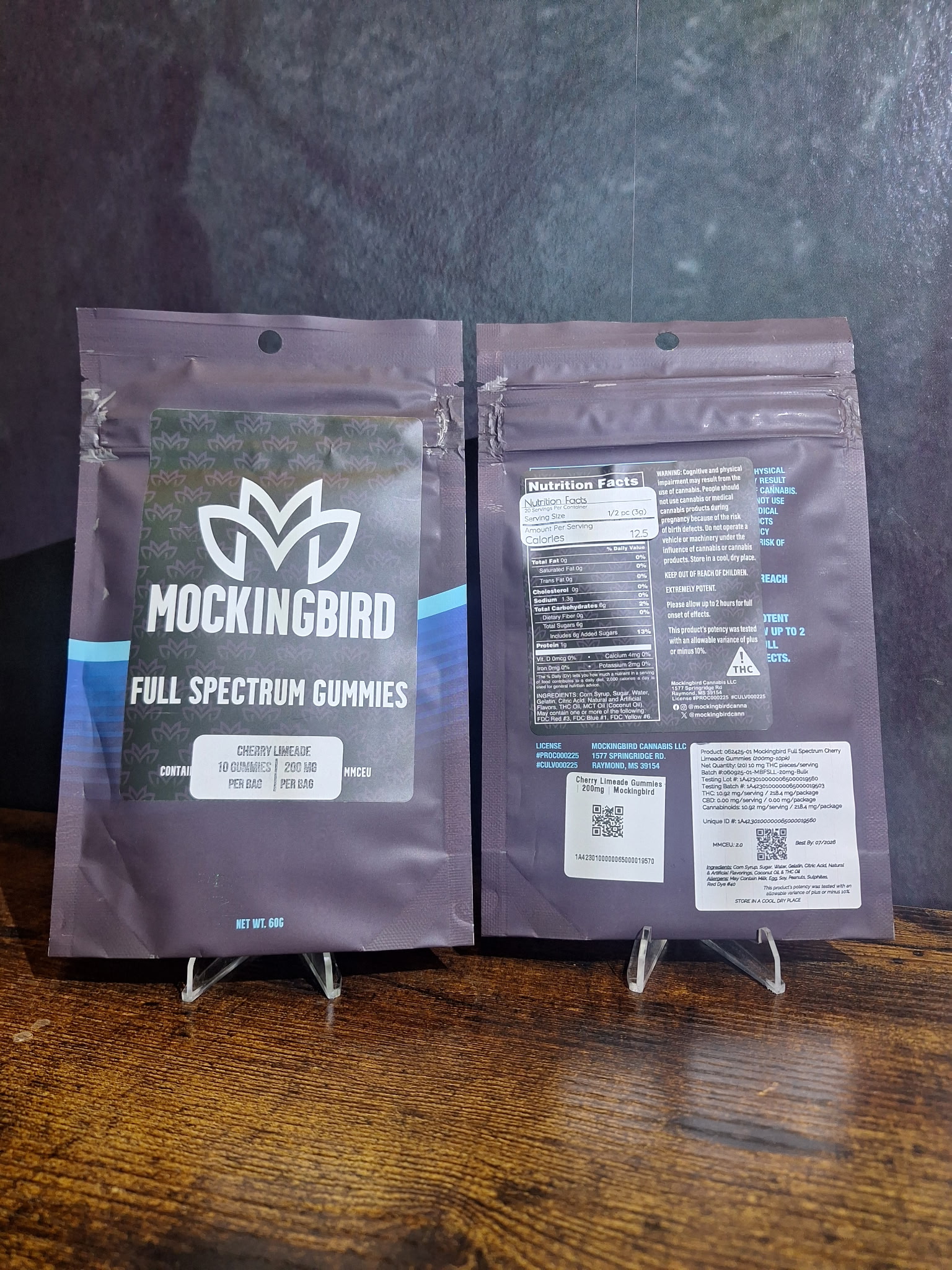 Photograph of product: Cherry Limeade Gummies | 200mg | Mockingbird