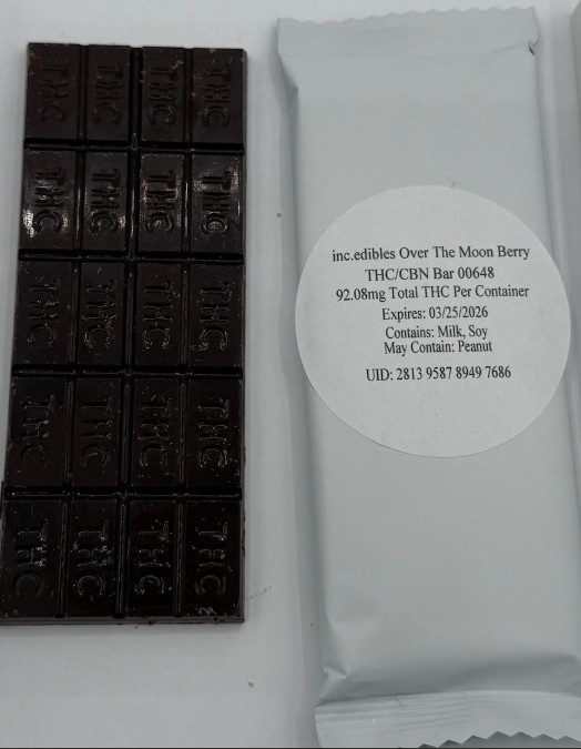 Photograph of product: Over The Moon Berry TH-oui:CBN 5:1 Bar 20pk (C0010000648)