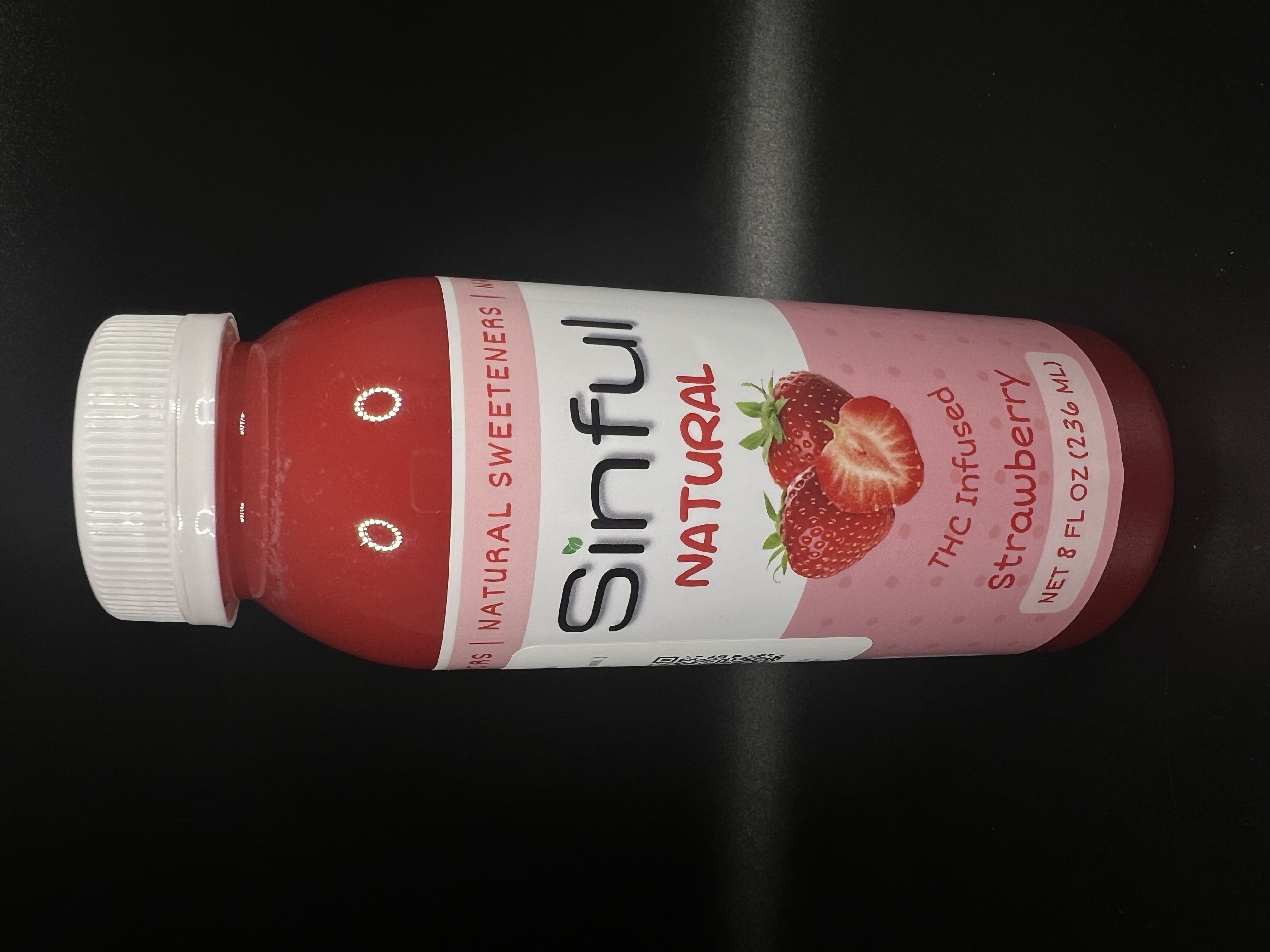 Photograph of product: Strawberry Lemonade Natural Sinful - Drink - Hybrid