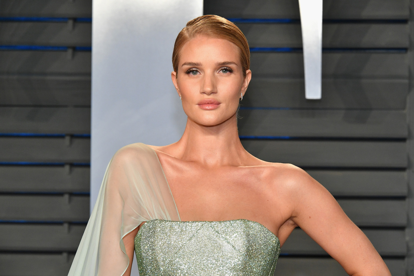 rosie huntington whiteley red carpet style