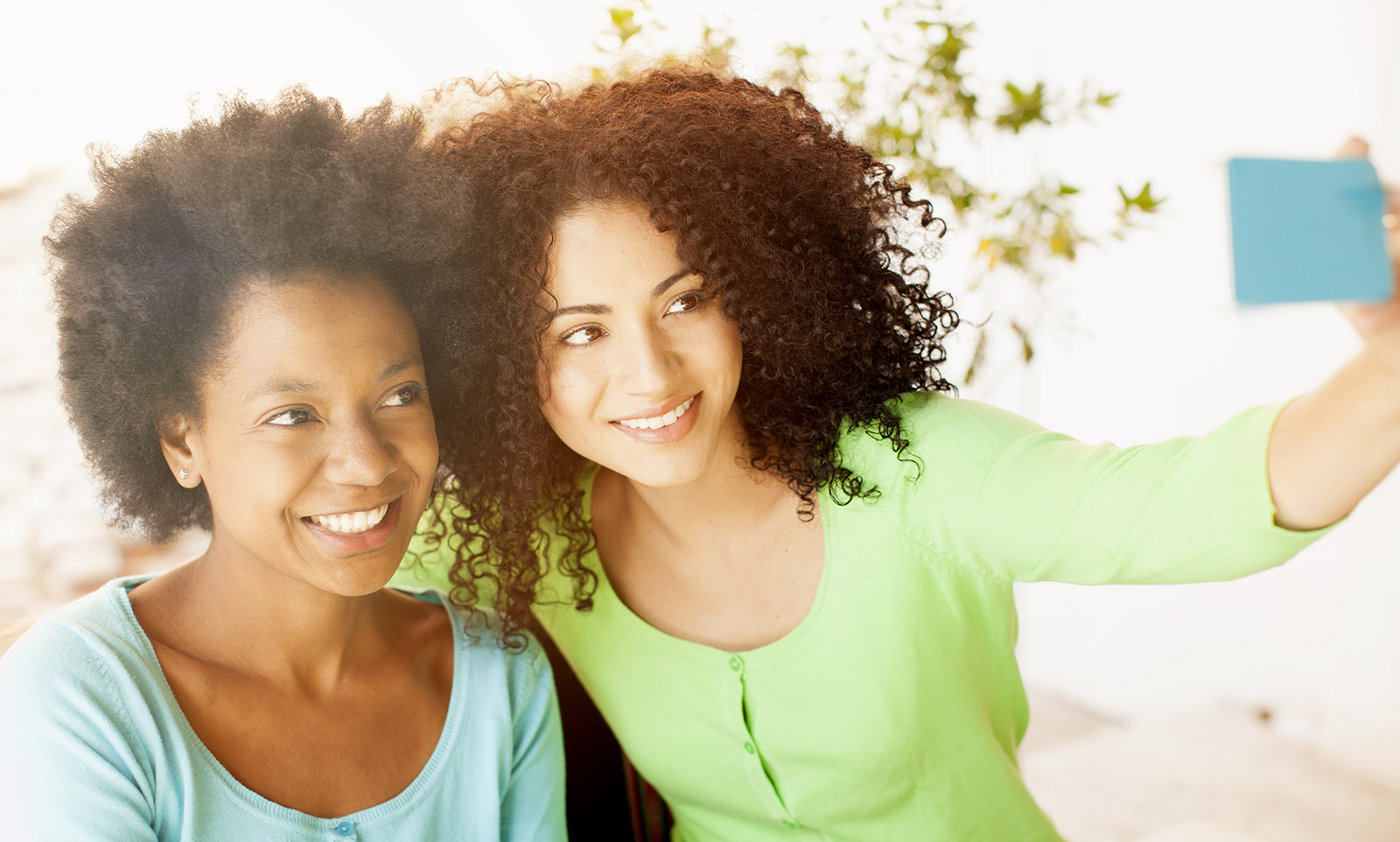 woman-and-friend-taking-a-selfie-beautiful-natural-hair