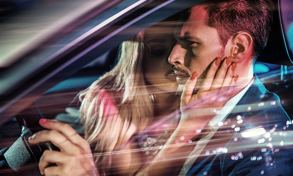 woman-in-car-kissing-man-sex-sexy-main-image