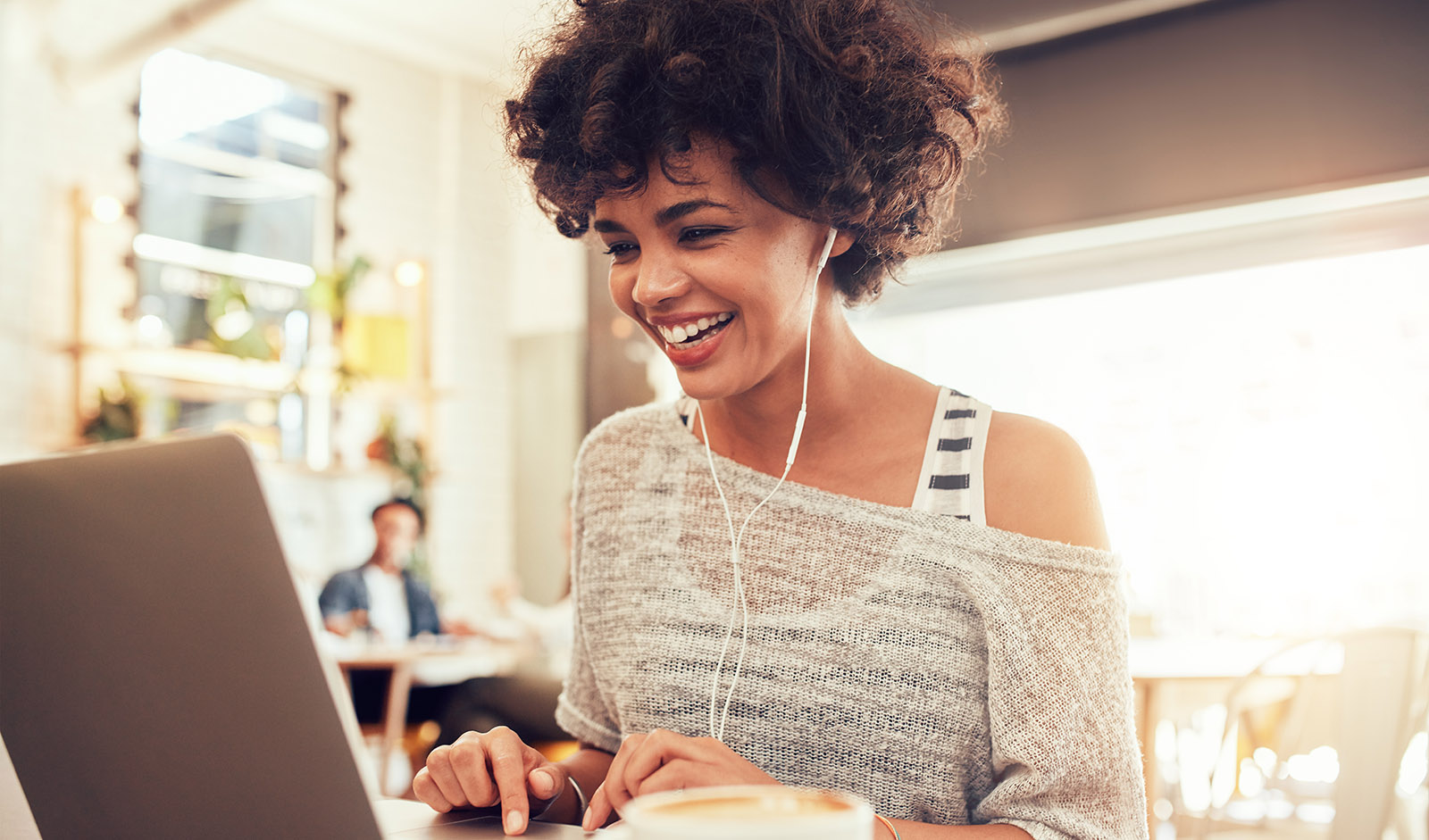 woman-on-computer-smiling-beautiful-natural-hair