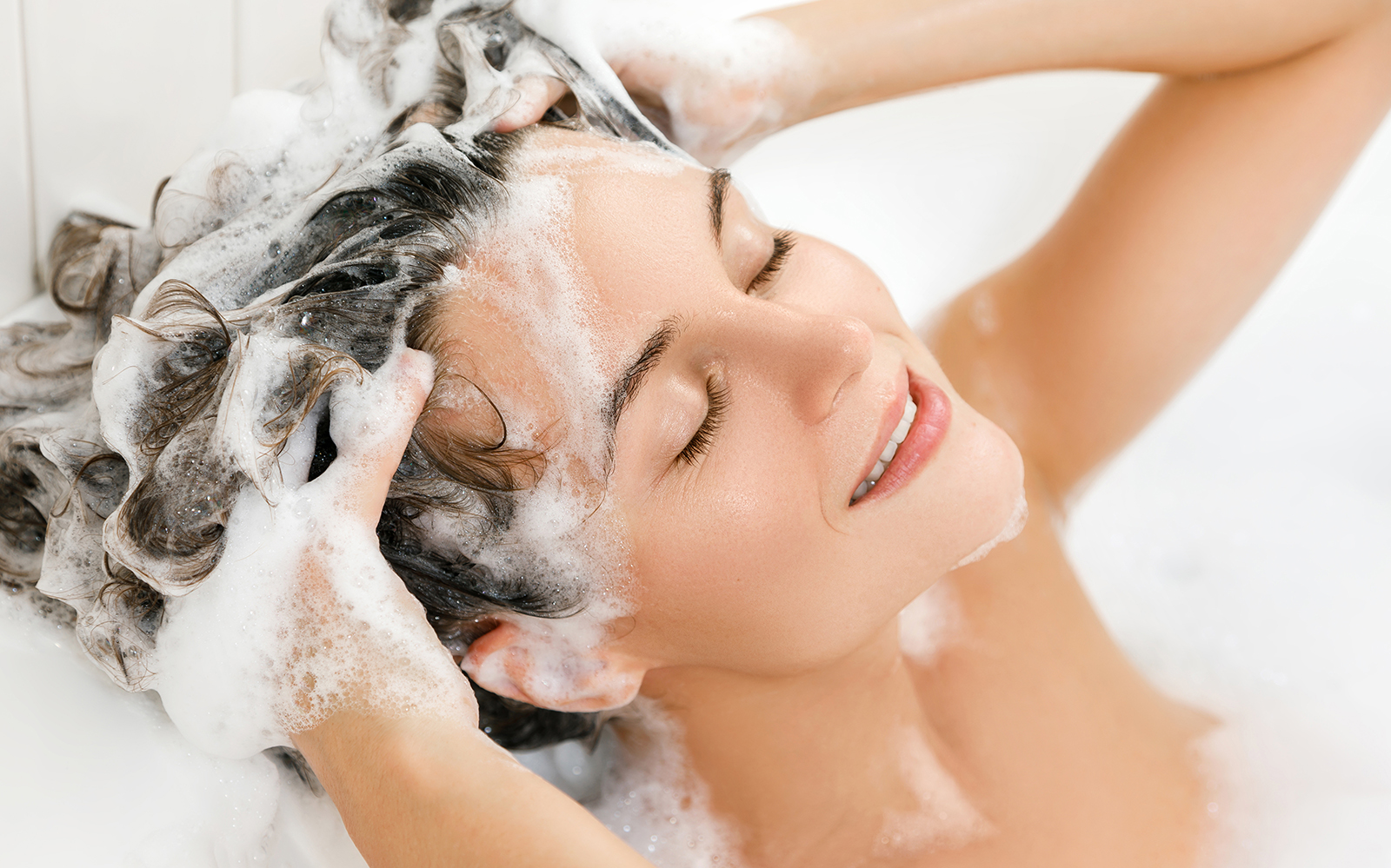 Women Showering: Best Shower Routine For Your Hair